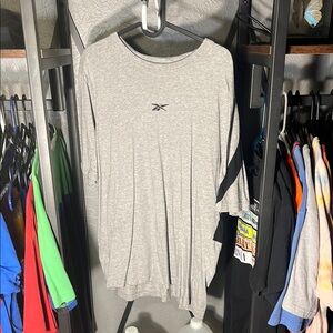 Reebok Gray T-Shirt SIZE MEDIUM